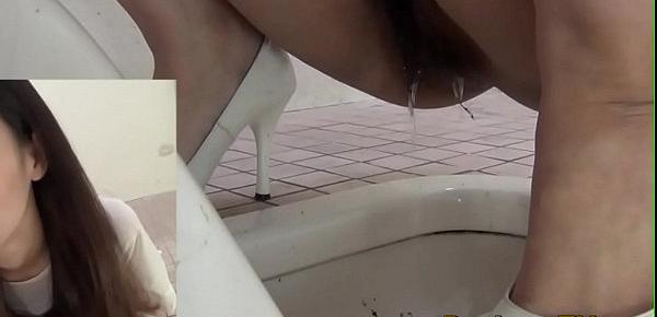  Japanese babes get secretly filmed peeing
